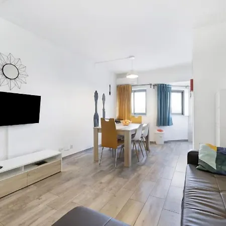 Apartamento Com Piscina Apartment *